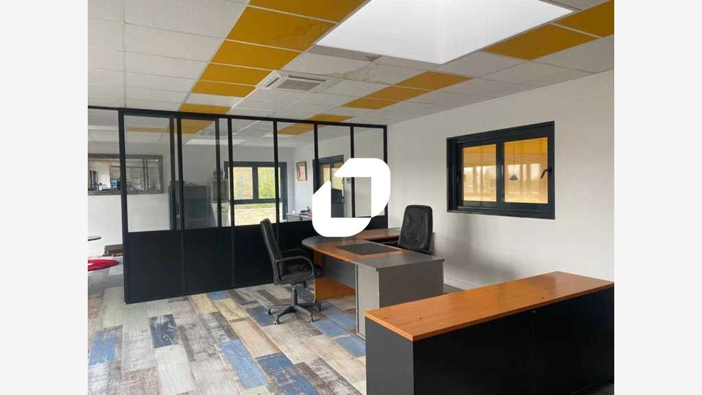 A louer Bureaux 87m² Marines