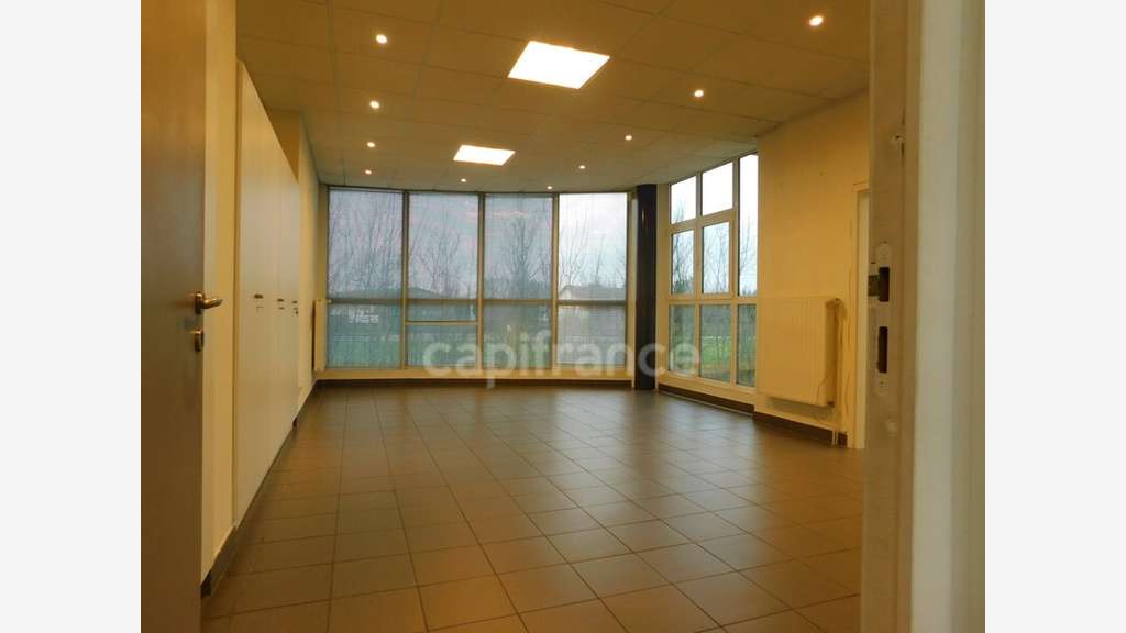 Bureaux lumineux 146m² à louer à Marly