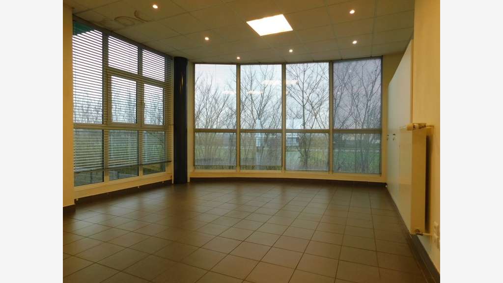 Bureaux 288m² R+1 à louer à Marly