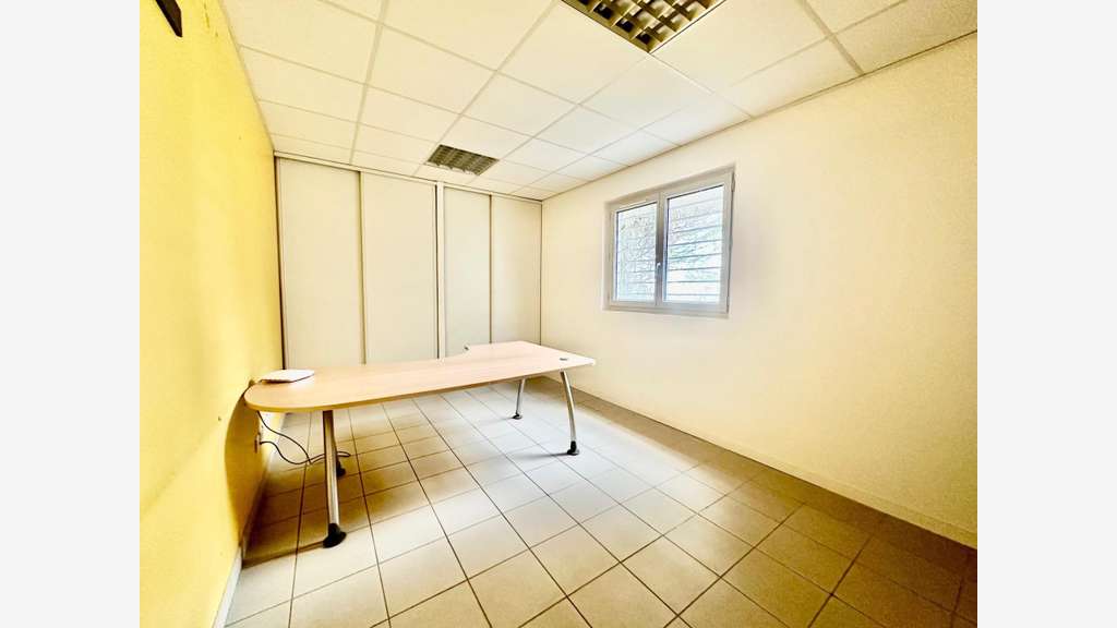A louer atelier avec bureau de 180m² à Marmande