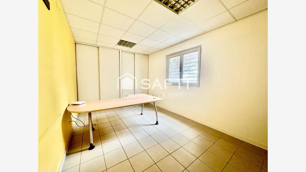 Bureau & Atelier de 252m² à louer à Marmande