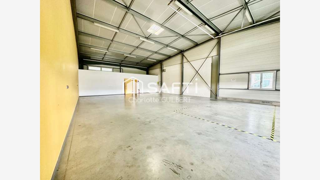 Bureau & Atelier de 252m² à louer à Marmande