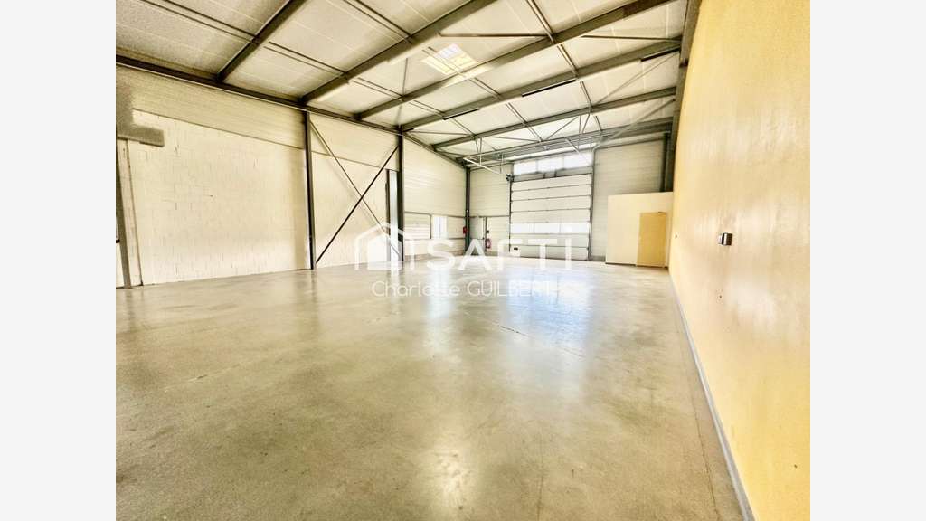 Bureau & Atelier de 252m² à louer à Marmande
