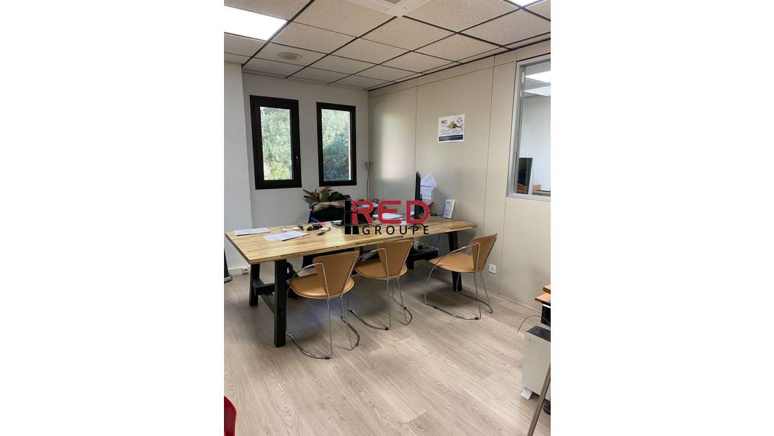 Location bureaux climatisés R+1 à Marseille 11ème 