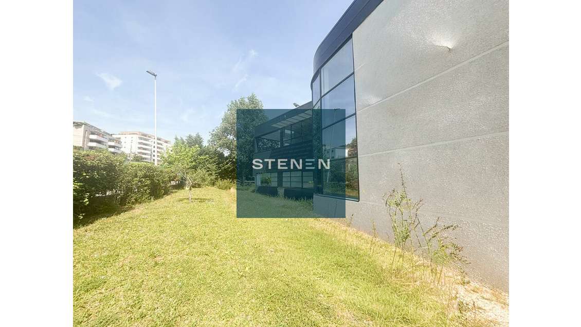Le cabinet  vous propose 499 m² de bureaux