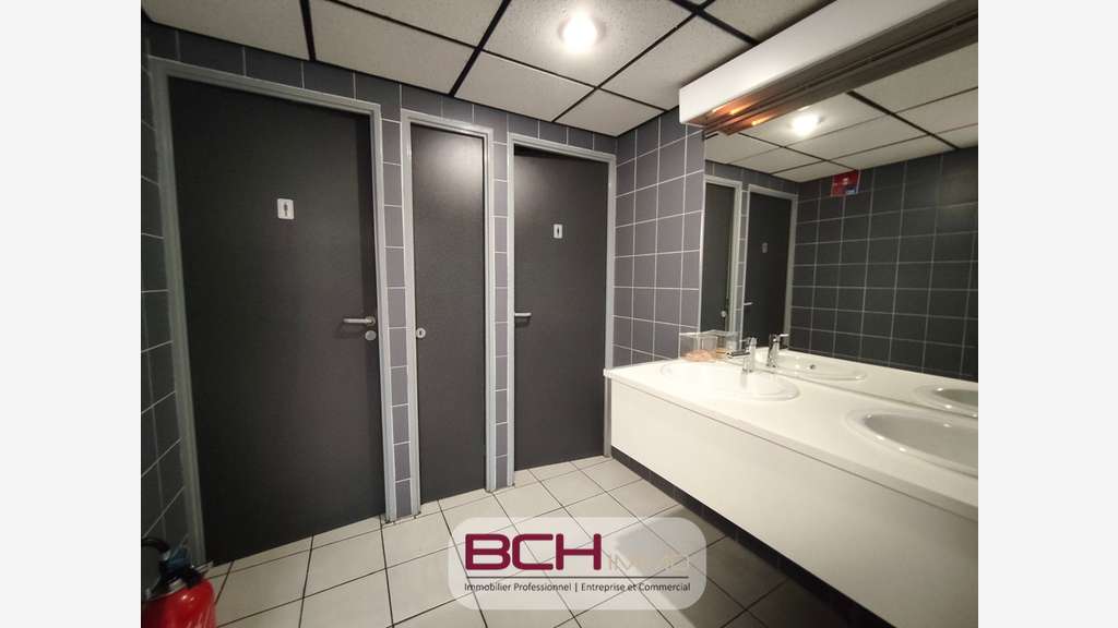Loue bureaux 70m² parkings à Marseille Saint Menet