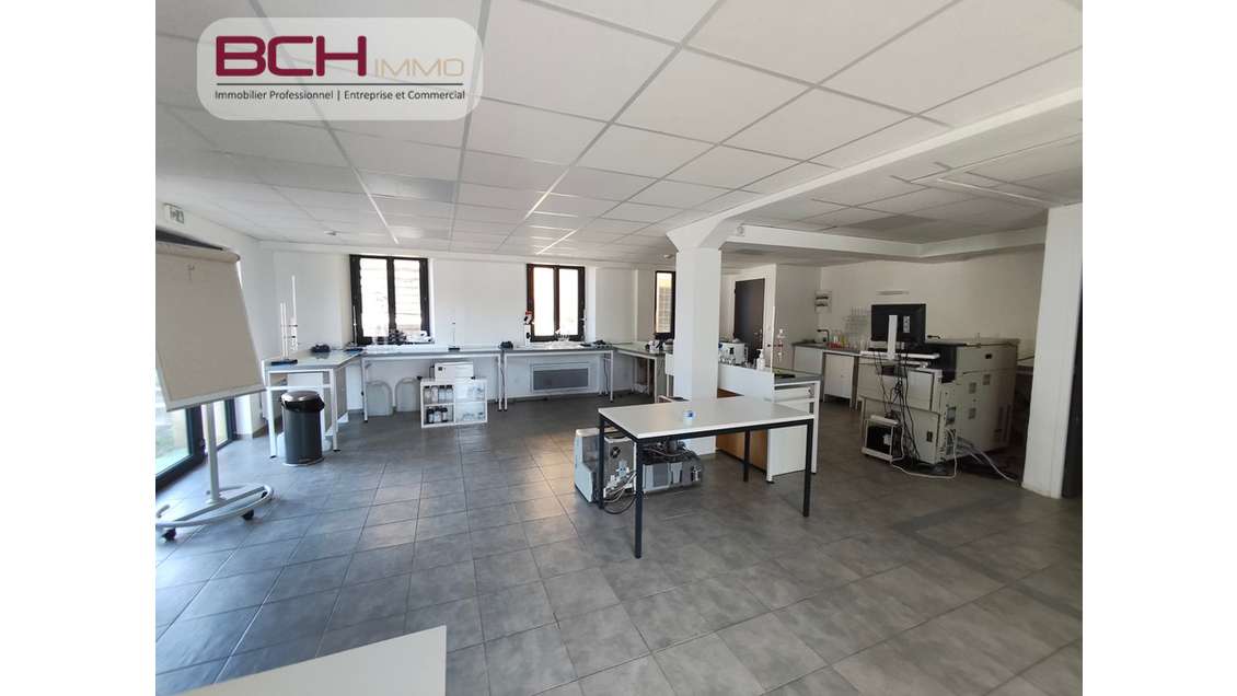 Location bureaux professionnels 77m² Marseille 13