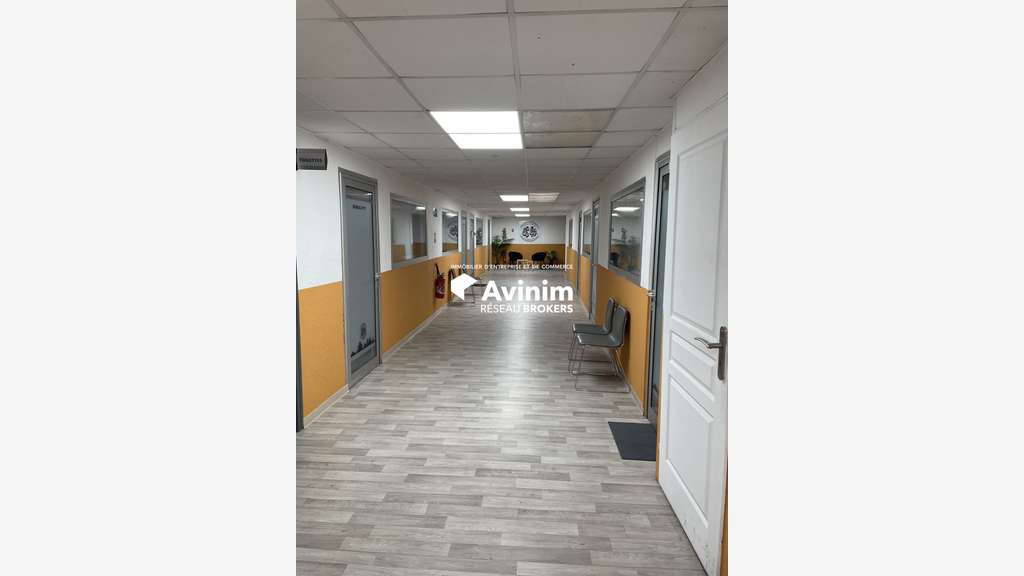 A louer bureaux dans centre d affaire St Antoine