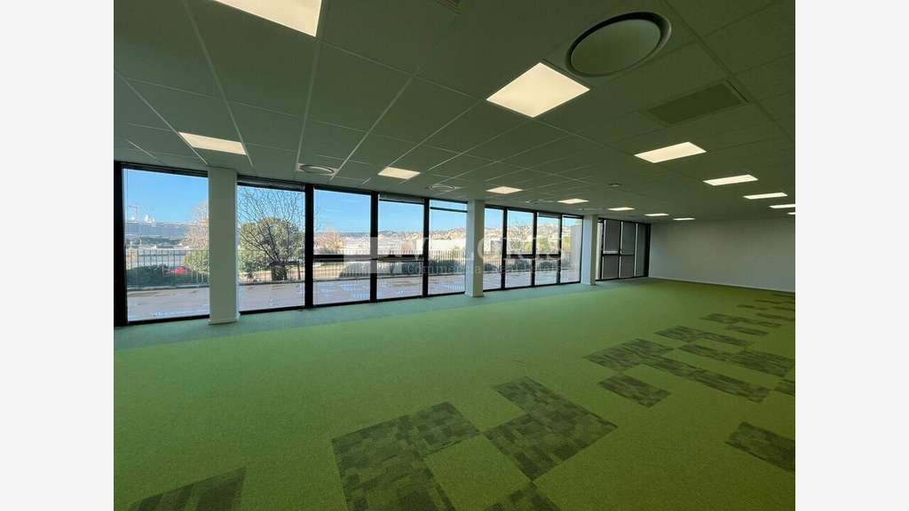 Plateaux de bureaux vue mer à louer à Marseille