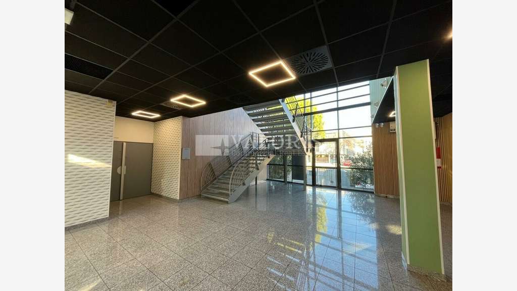 Bureaux en parfait état à louer à Marseille 16e