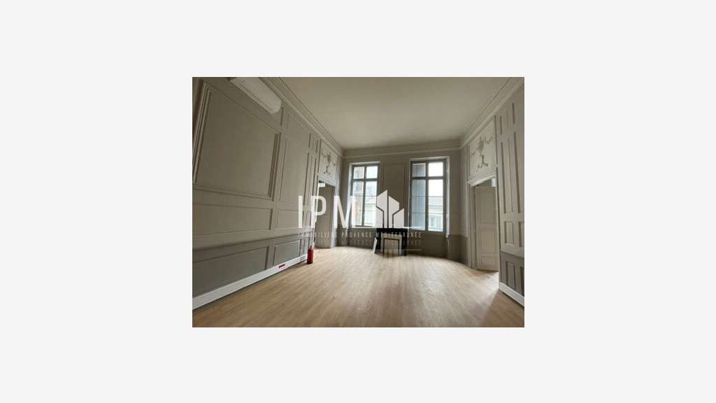 Bureaux 209m² à louer proche Palais justice 13001