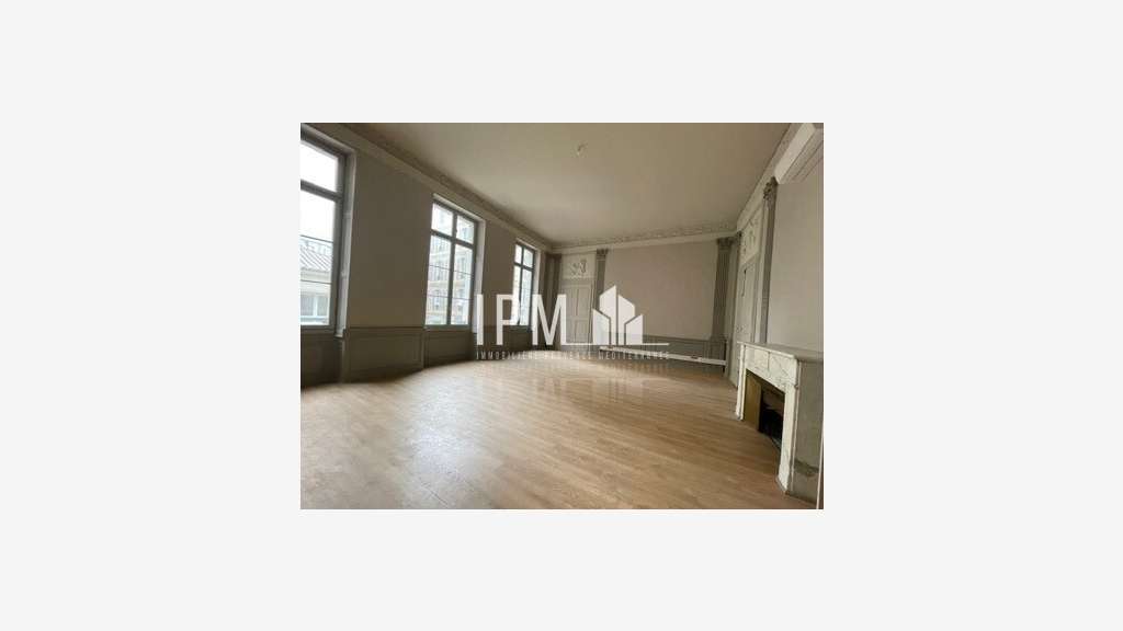 Bureaux 209m² à louer proche Palais justice 13001