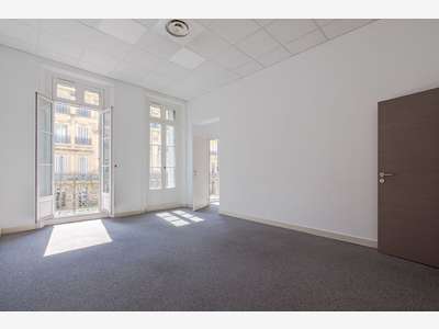 Bureau 123m² à louer à Marseille République