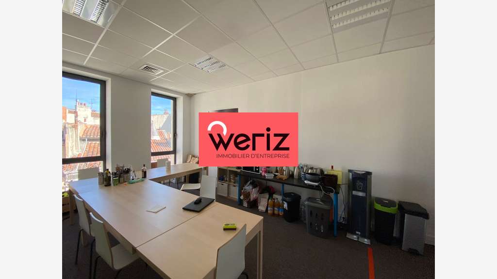 vous propose à la location, deux surfaces de