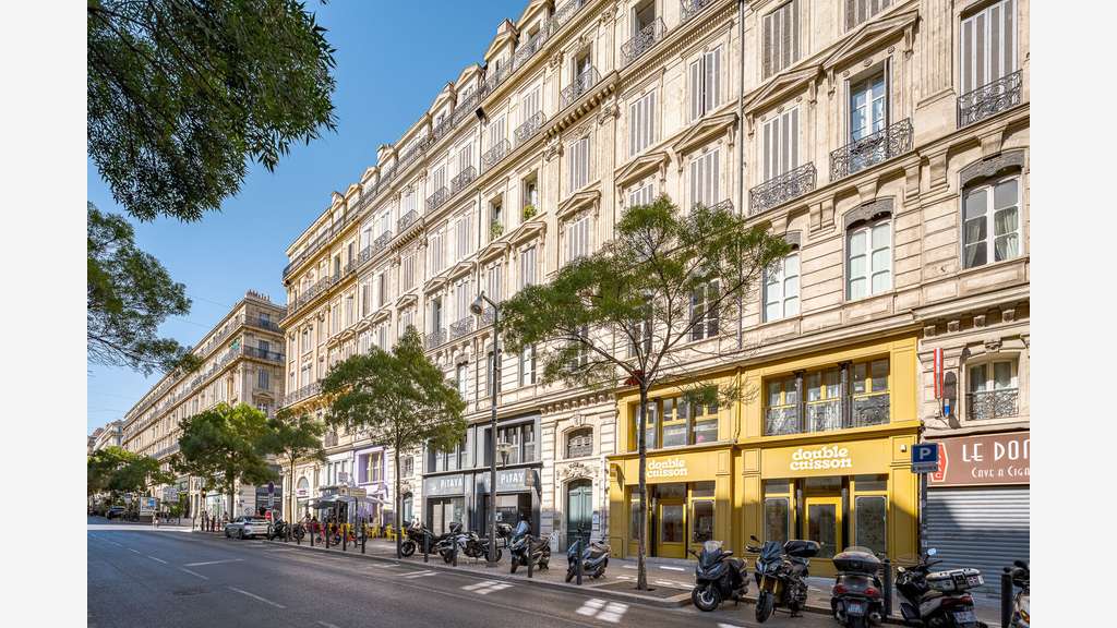 Bureaux de 60 m² non divisibles à Louer à MARSEILL