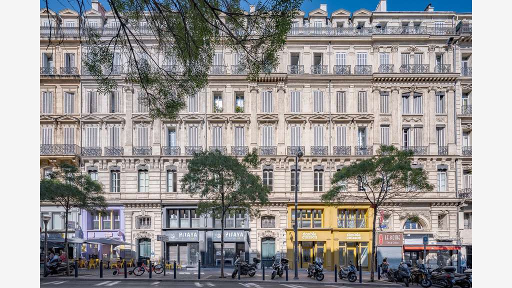 Bureaux de 60 m² non divisibles à Louer à MARSEILL