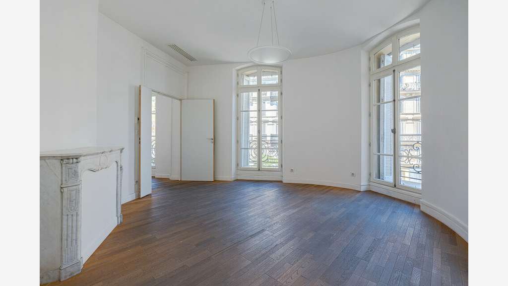 Location bureaux 143m² empl N°1 Marseille 13001