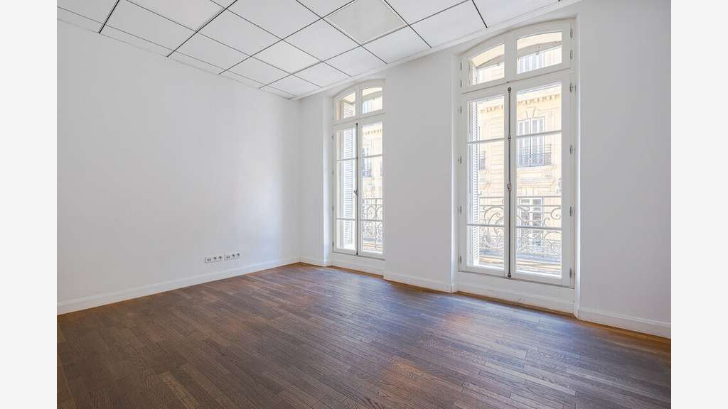 Location bureaux 143m² empl N°1 Marseille 13001
