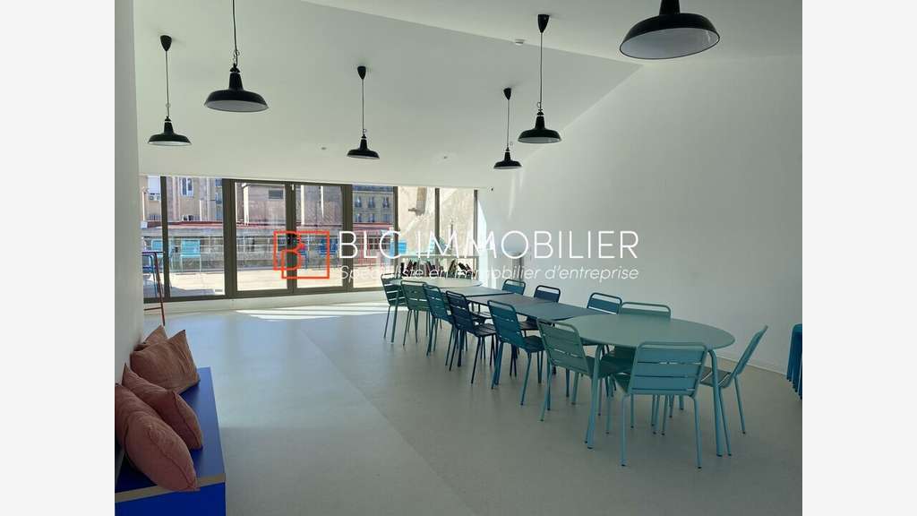 Bureaux lumineux à louer R+3 322m² La Joliette