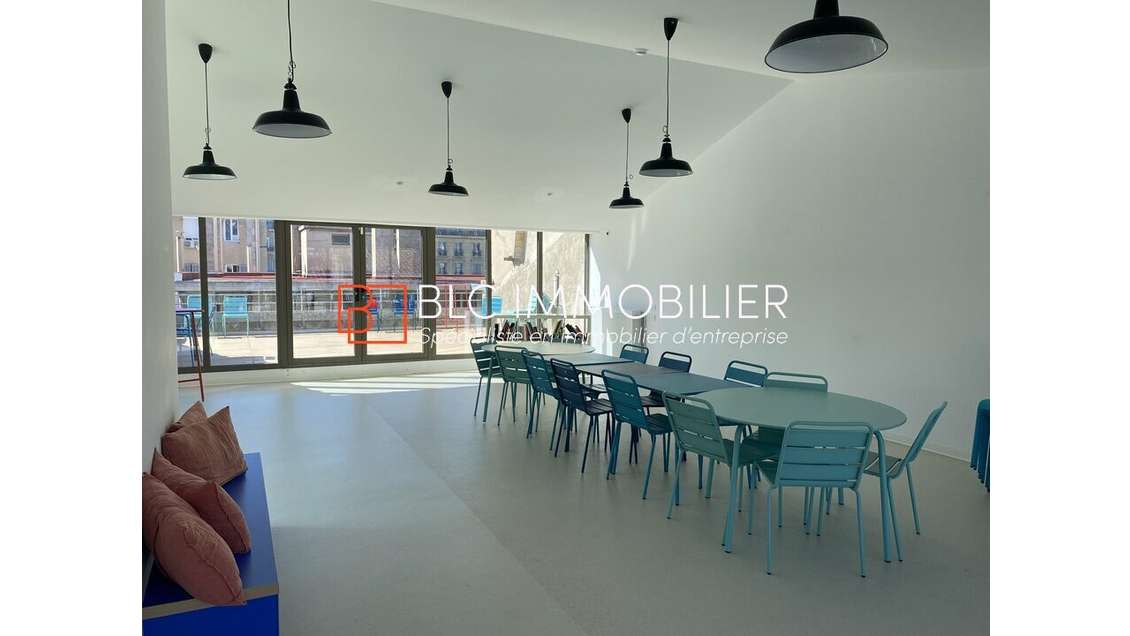 Bureaux lumineux à louer R+3 322m² La Joliette