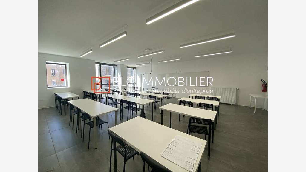 Bureaux lumineux à louer R+3 322m² La Joliette