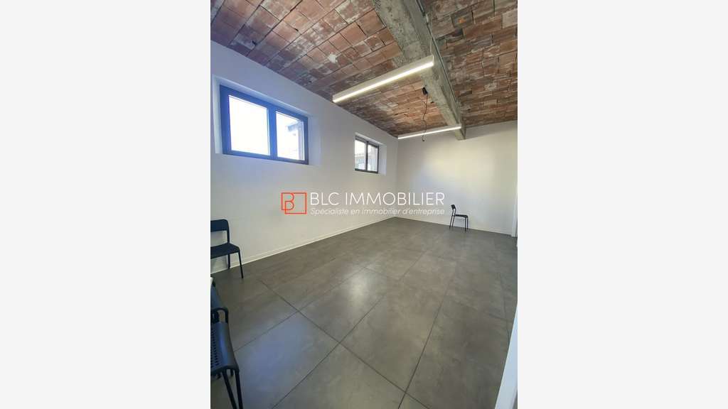 Bureaux lumineux à louer R+3 322m² La Joliette