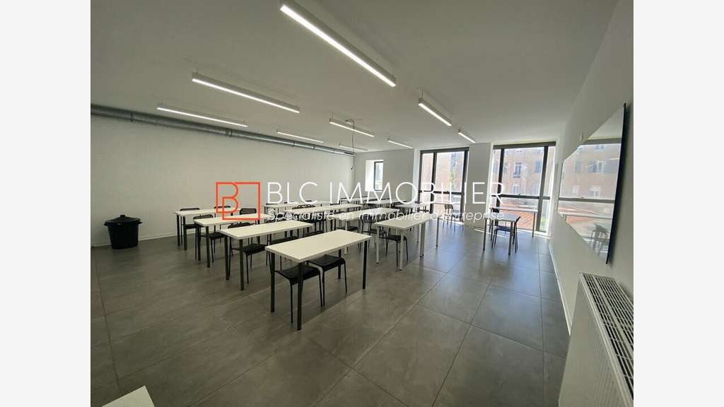 Bureaux lumineux à louer R+3 322m² La Joliette