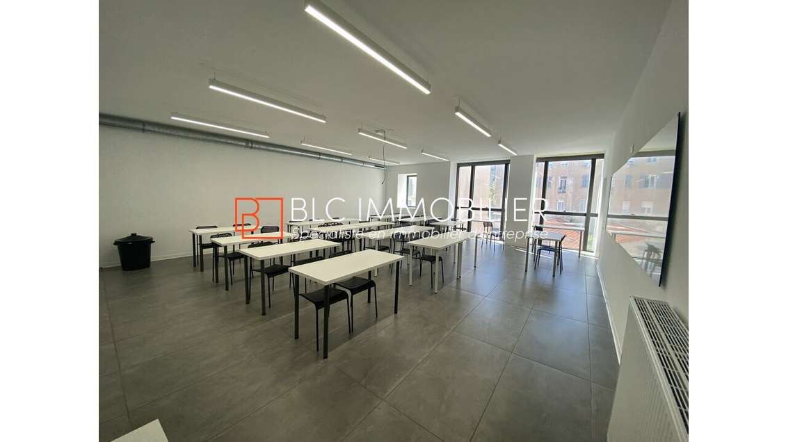 Bureaux lumineux à louer R+3 322m² La Joliette
