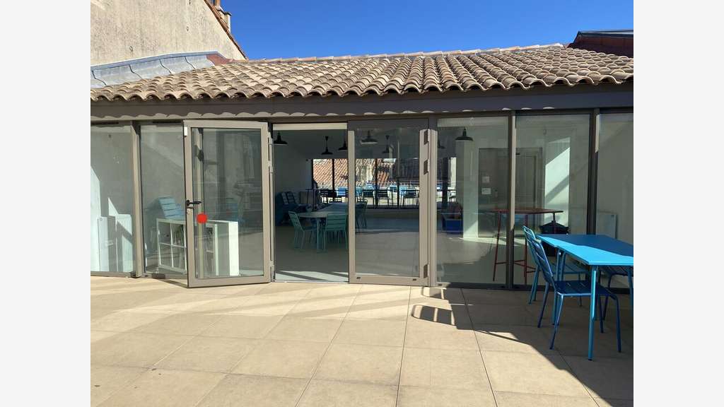 Bureaux lumineux à louer R+3 322m² La Joliette