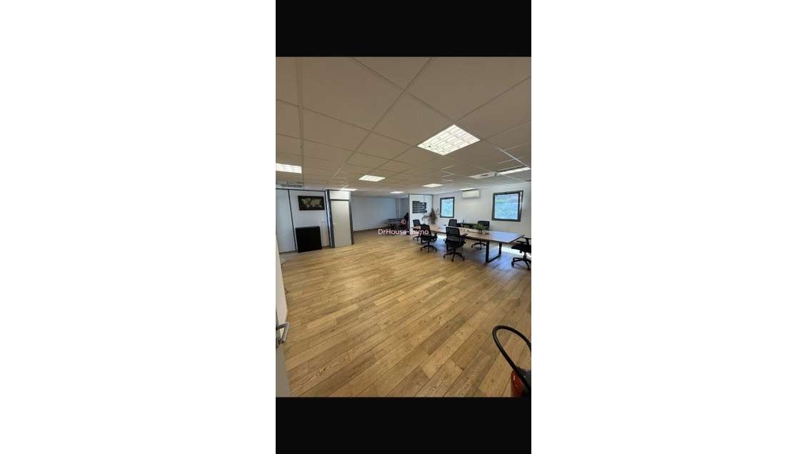 Grand bureau de 100m² dans un secteur en plein 