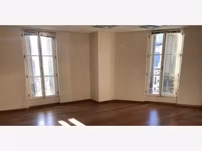 À louer – Bureaux de 1896 m² à proximité du Vieux 