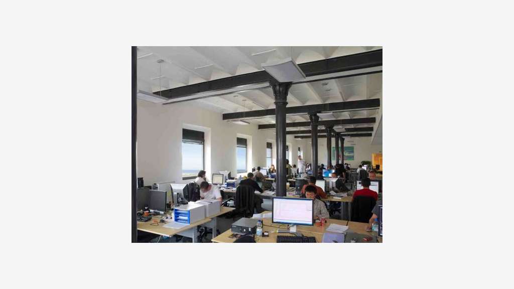 À louer bureaux bâtiment Les Docks à Marseille 