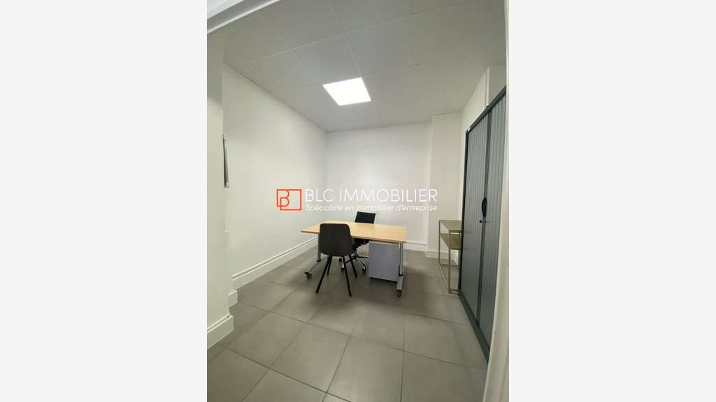 Bureaux avec vitrine à louer 65m² à Marseille 4e