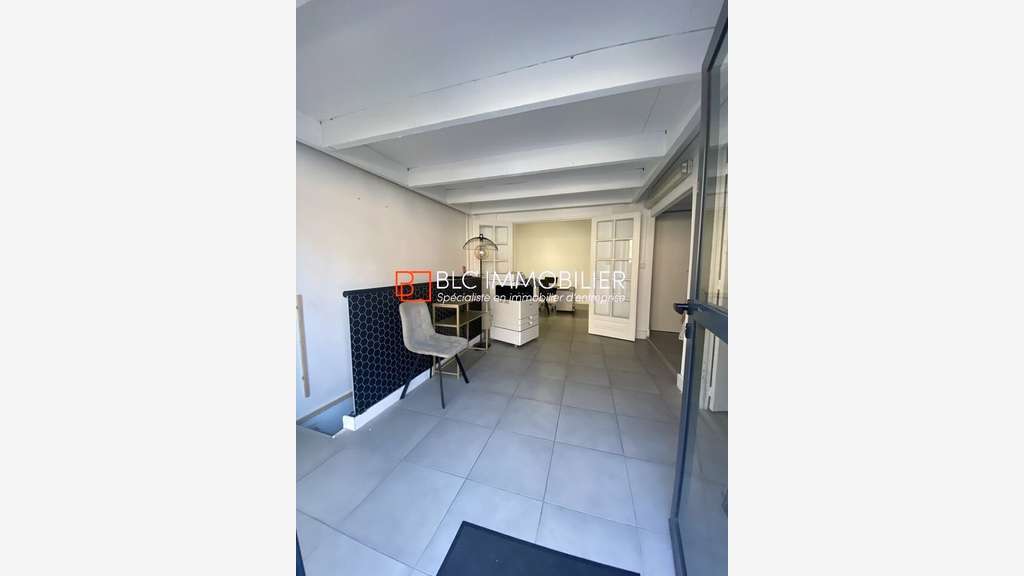 Bureaux avec vitrine à louer 65m² à Marseille 4e