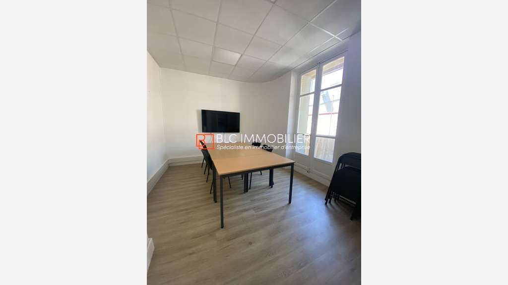 Bureaux avec vitrine à louer 65m² à Marseille 4e