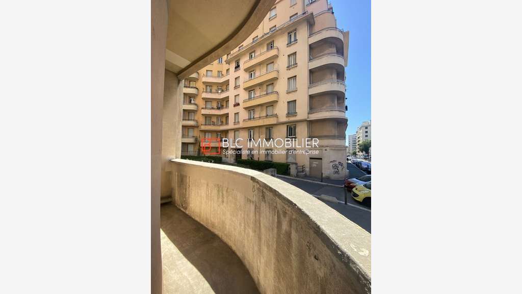 Bureaux avec vitrine à louer 65m² à Marseille 4e