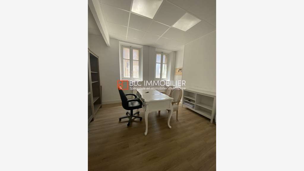 Bureaux avec vitrine à louer 65m² à Marseille 4e