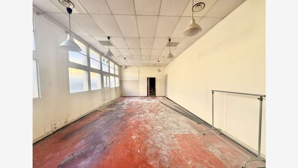 Local à louer 400 m² St Jean du Désert 13005