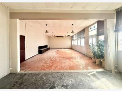 Local à louer 400 m² St Jean du Désert 13005