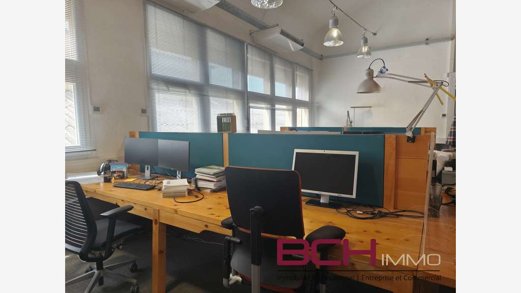 Location bureaux lumineux, excellent état,  13005
