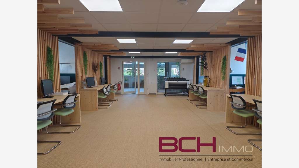 Location bureaux lumineux, excellent état,  13005