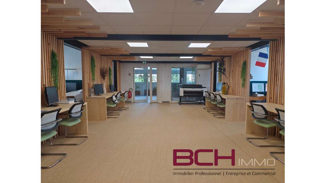 Location bureaux lumineux, excellent état,  13005