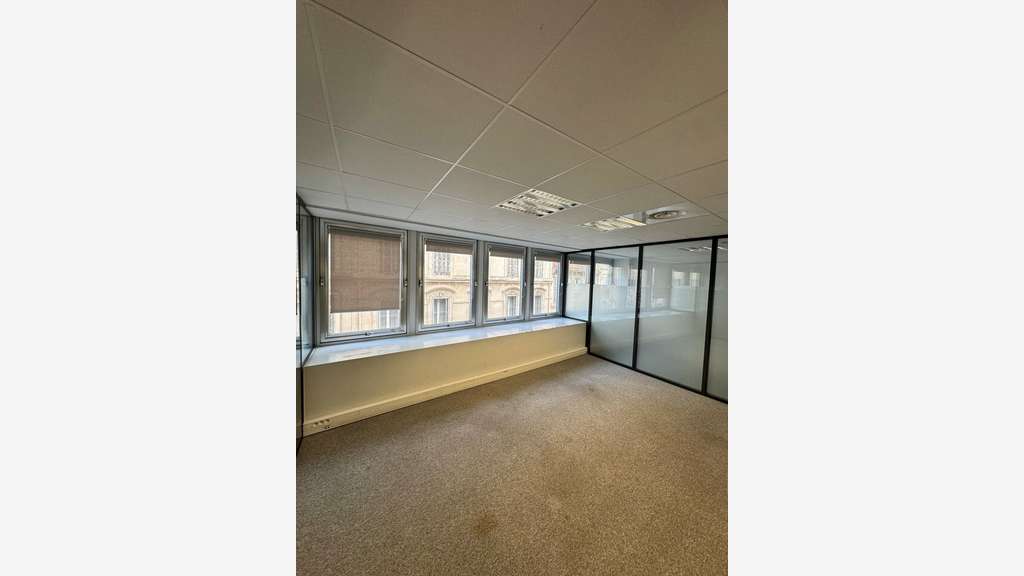 A louer bureaux de 127m² à Marseille 13006 Vauban