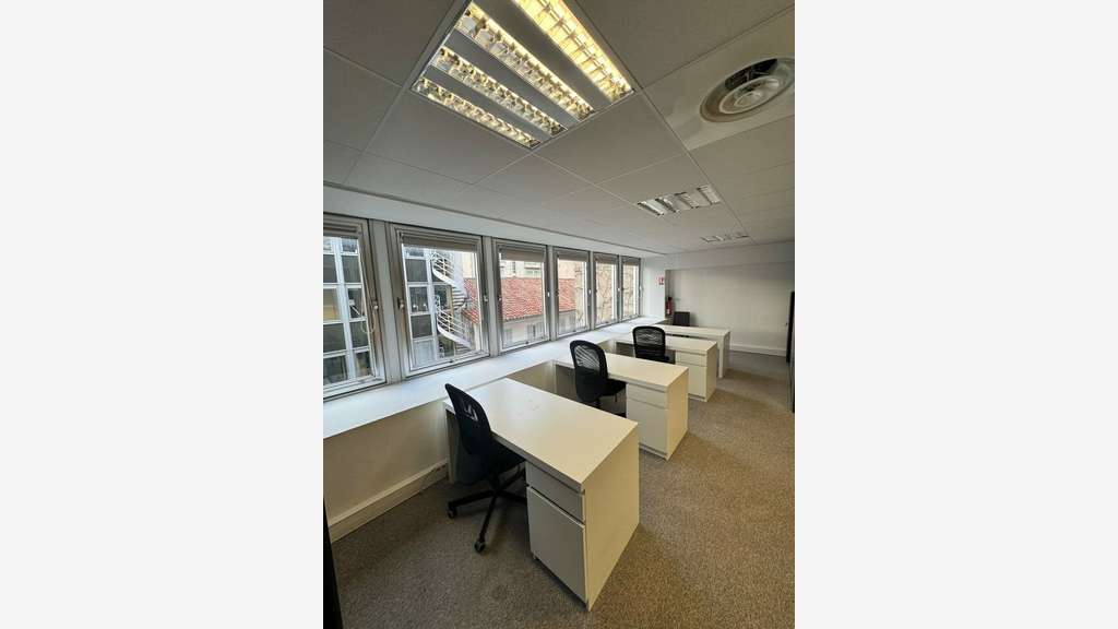 A louer bureaux de 127m² à Marseille 13006 Vauban