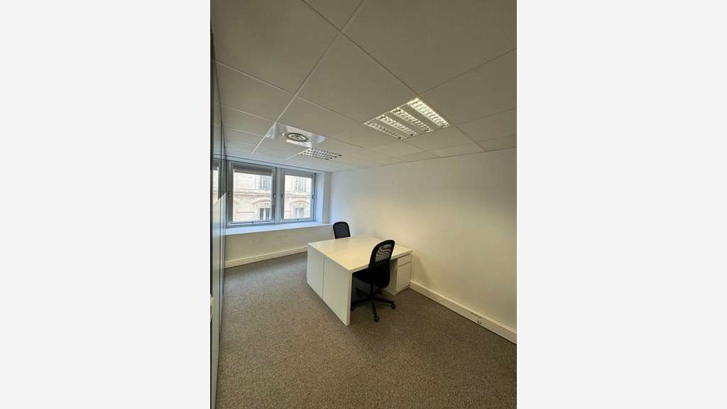 A louer bureaux de 127m² à Marseille 13006 Vauban