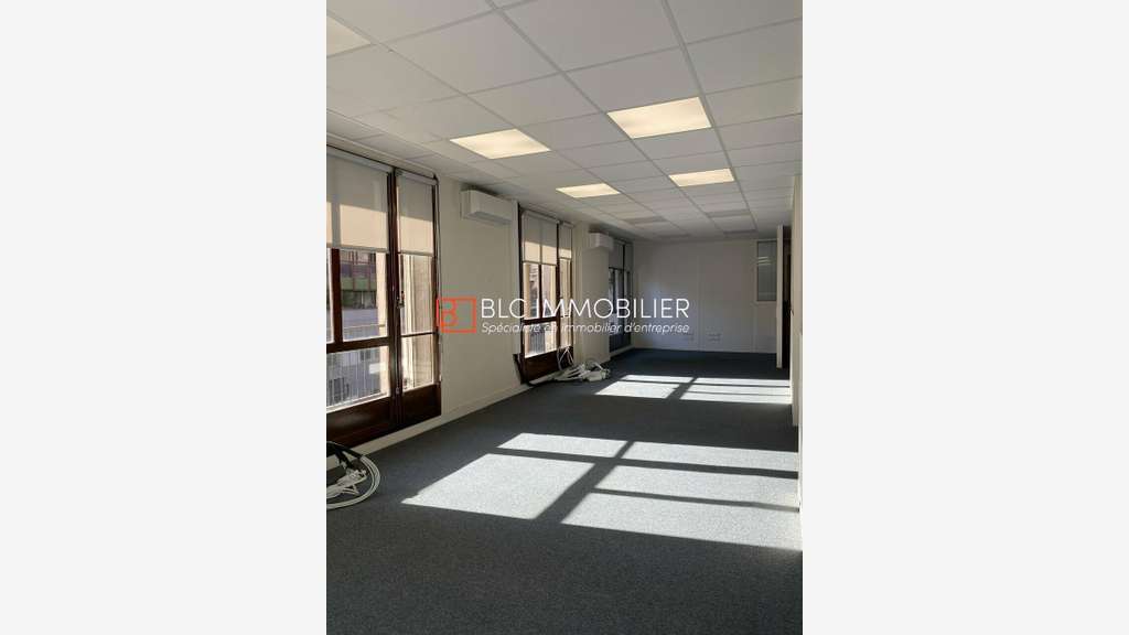 Bureaux 525m² à louer à Marseille Castellane 13006