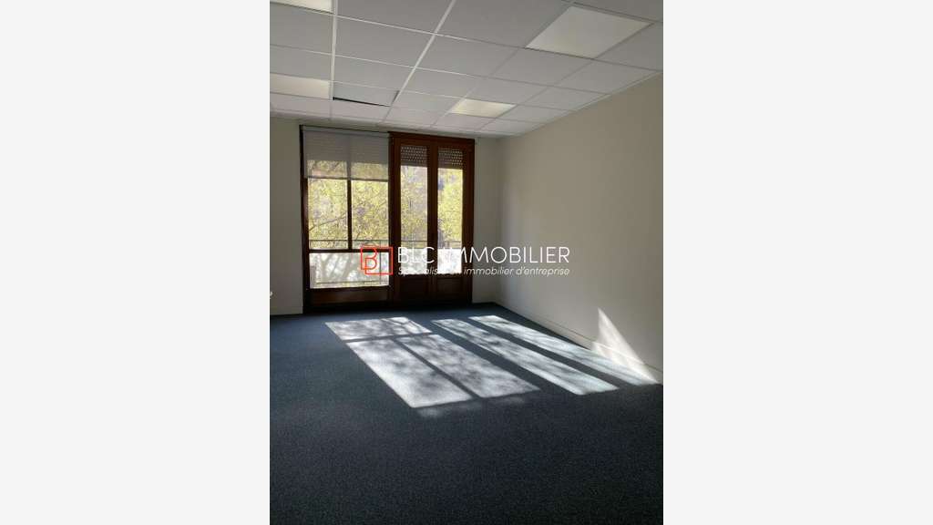 Bureaux 525m² à louer à Marseille Castellane 13006