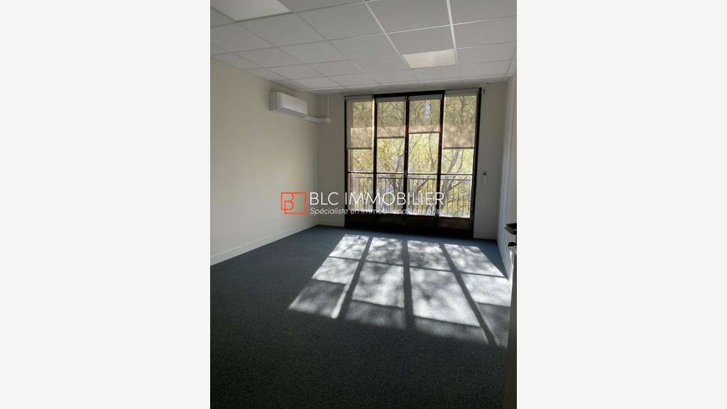 Bureaux 525m² à louer à Marseille Castellane 13006