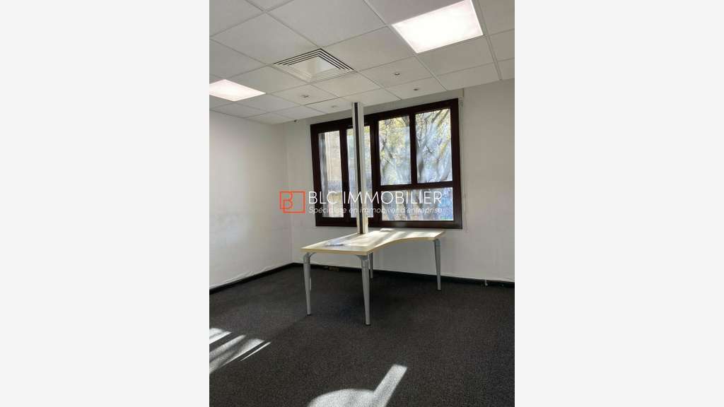 Bureaux 570m² R+1 à louer Castellane Cantini 13006
