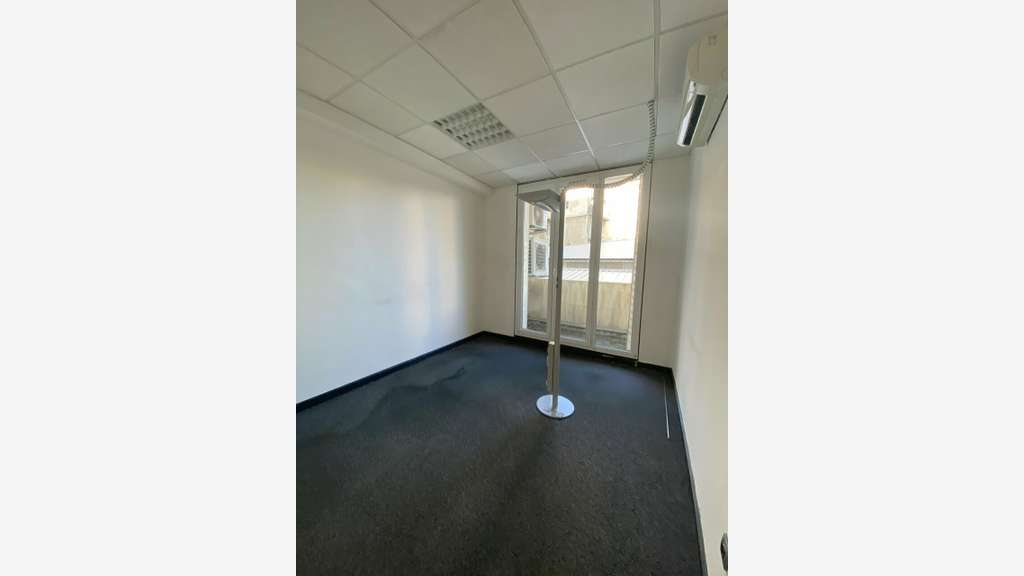 Bureaux 570m² R+1 à louer Castellane Cantini 13006